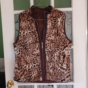 Reversible vest animal print and brown,  size large casual identity